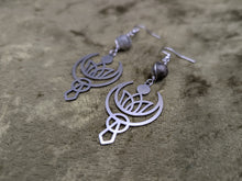 Load image into Gallery viewer, Elevate Labradorite Earrings
